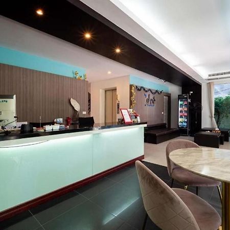 By Dee @Jomtien Hotell Pattaya Exteriör bild