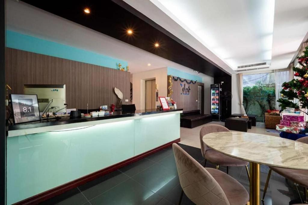 By Dee @Jomtien Hotell Pattaya Exteriör bild