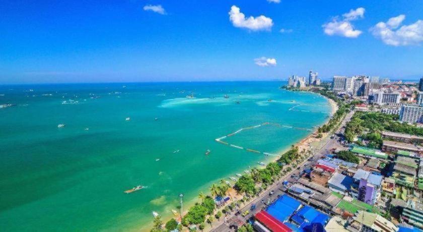 By Dee @Jomtien Hotell Pattaya Exteriör bild
